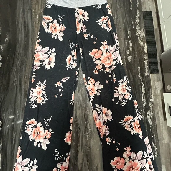 Floral Print Lounge Pants size small - Picture 2 of 5